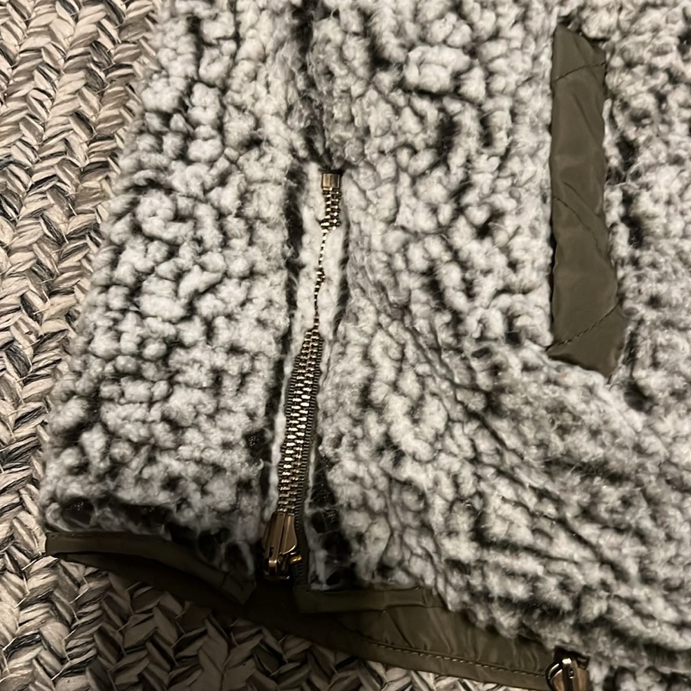 Reversible vest - Picture 3 of 4
